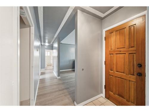 2407 37 Street Se, Calgary, AB - Indoor Photo Showing Other Room