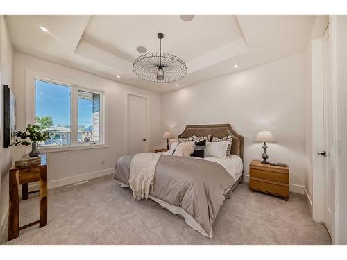 5007 21A Street Sw, Calgary, AB - Indoor Photo Showing Bedroom