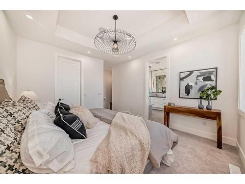 5007 21A Street Sw, Calgary, AB - Indoor Photo Showing Bedroom