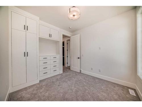 5007 21A Street Sw, Calgary, AB - Indoor Photo Showing Other Room