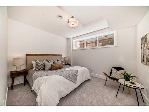 5007 21A Street Sw, Calgary, AB - Indoor Photo Showing Bedroom