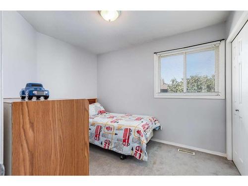 108 Martinglen Mews Ne, Calgary, AB - Indoor Photo Showing Bedroom