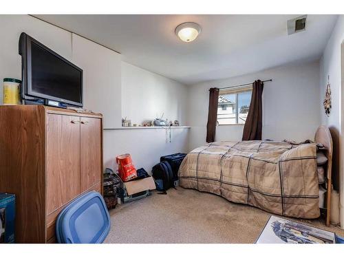 108 Martinglen Mews Ne, Calgary, AB - Indoor Photo Showing Bedroom