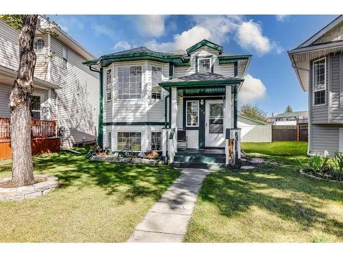 108 Martinglen Mews Ne, Calgary, AB - Outdoor