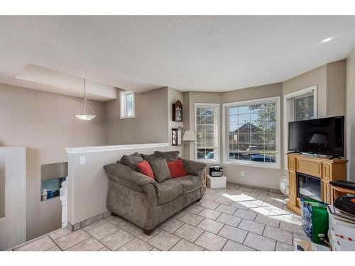 108 Martinglen Mews Ne, Calgary, AB - Indoor Photo Showing Living Room