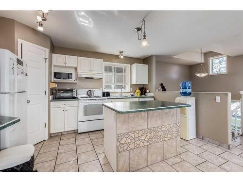 108 Martinglen Mews Ne, Calgary, AB - Indoor Photo Showing Kitchen