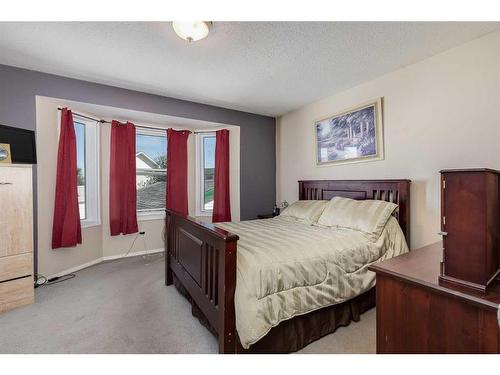 108 Martinglen Mews Ne, Calgary, AB - Indoor Photo Showing Bedroom