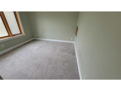 2824 24 Street Nw, Calgary, AB - Indoor Photo Showing Other Room