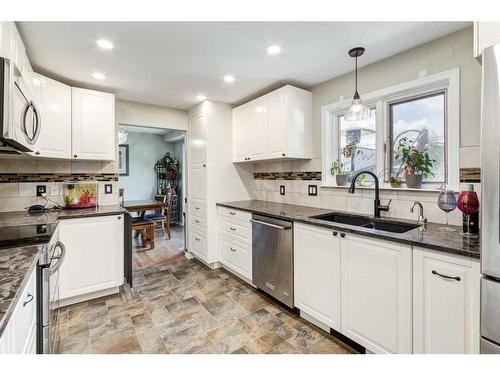 6607 Bow Crescent Nw, Calgary, AB - Indoor Photo Showing Kitchen With Stainless Steel Kitchen With Double Sink With Upgraded Kitchen