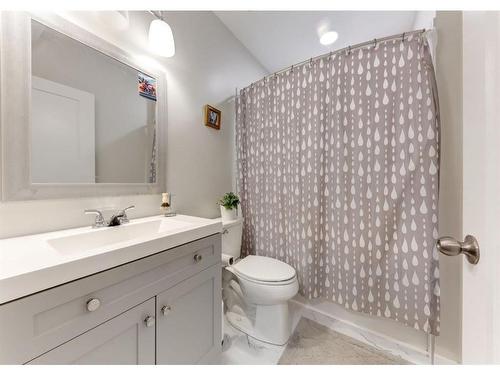 11 Seton Gardens Se, Calgary, AB - Indoor Photo Showing Bathroom