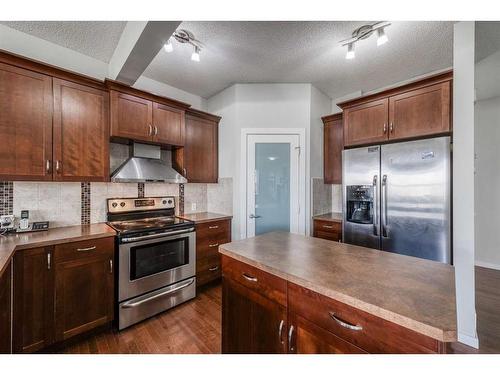 50 Silverado Skies Drive Sw, Calgary, AB - Indoor Photo Showing Kitchen