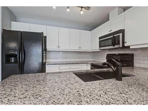 213-30 Cranfield Link Se, Calgary, AB - Indoor Photo Showing Kitchen