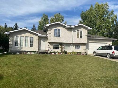 1103 Castledykes Court, Carstairs, AB - Outdoor