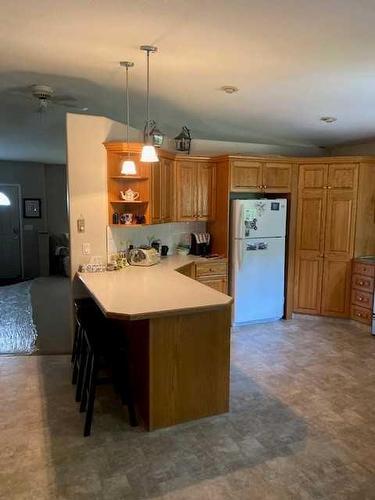 1103 Castledykes Court, Carstairs, AB - Indoor Photo Showing Kitchen