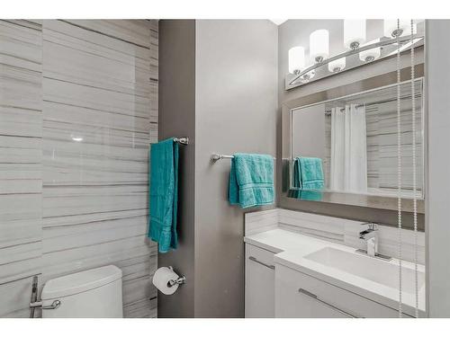 99 Chaparral Point Se, Calgary, AB - Indoor Photo Showing Bathroom