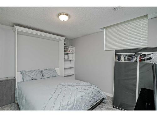 99 Chaparral Point Se, Calgary, AB - Indoor Photo Showing Bedroom