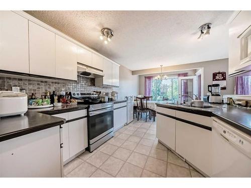 11194 Hidden Valley Drive Nw, Calgary, AB - Indoor Photo Showing Kitchen