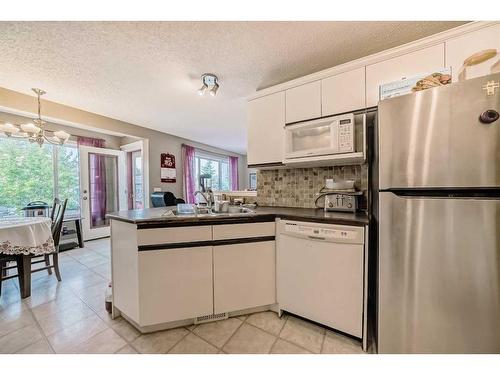 11194 Hidden Valley Drive Nw, Calgary, AB - Indoor Photo Showing Kitchen