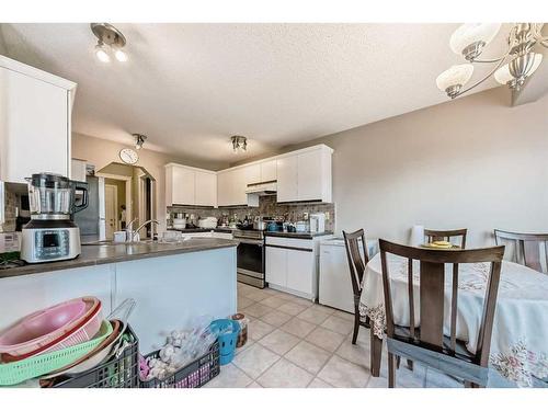 11194 Hidden Valley Drive Nw, Calgary, AB - Indoor Photo Showing Kitchen