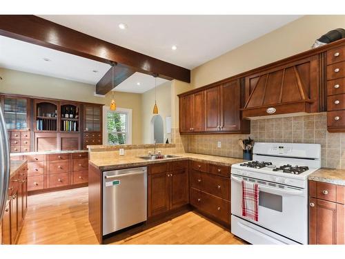 3819 Parkhill Street Sw, Calgary, AB - Indoor Photo Showing Kitchen