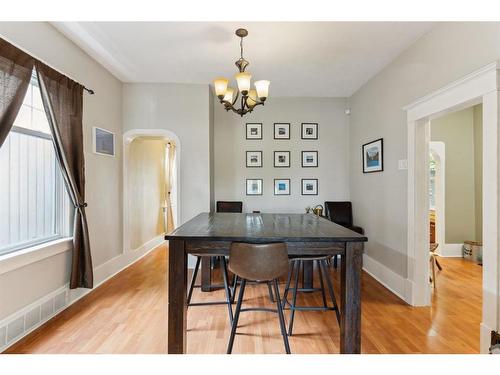 3819 Parkhill Street Sw, Calgary, AB - Indoor Photo Showing Dining Room