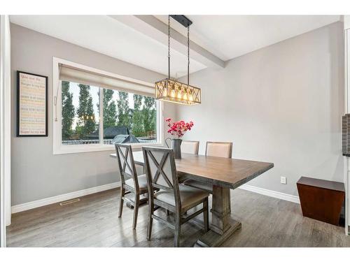 16 Hillcrest Link Sw, Airdrie, AB - Indoor Photo Showing Dining Room