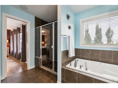 16 Hillcrest Link Sw, Airdrie, AB - Indoor Photo Showing Bathroom