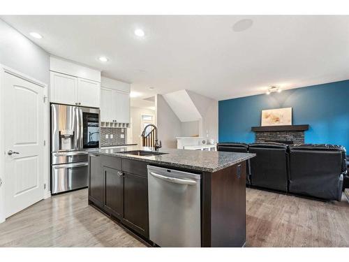 16 Hillcrest Link Sw, Airdrie, AB - Indoor Photo Showing Kitchen