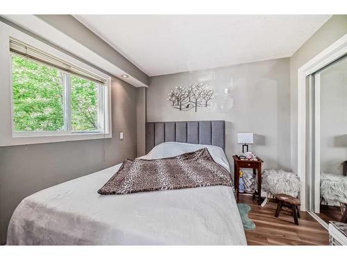 202-1908 11 Avenue Sw, Calgary, AB - Indoor Photo Showing Bedroom