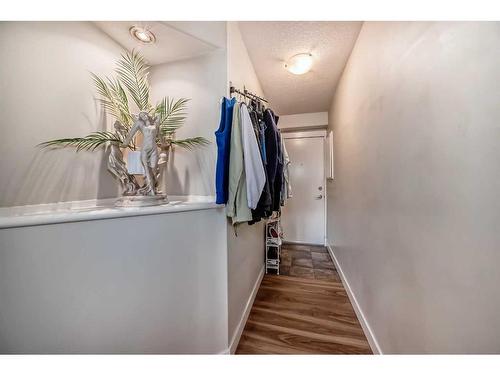 202-1908 11 Avenue Sw, Calgary, AB - Indoor With Storage