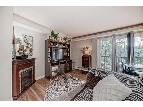 202-1908 11 Avenue Sw, Calgary, AB - Indoor Photo Showing Living Room