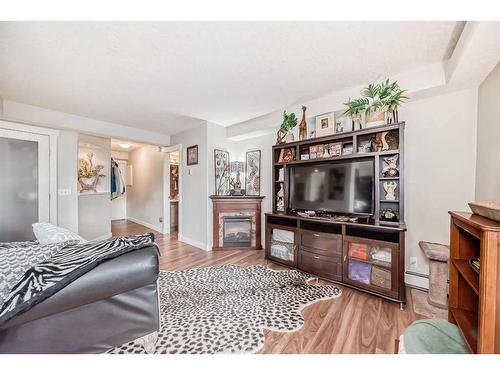 202-1908 11 Avenue Sw, Calgary, AB - Indoor