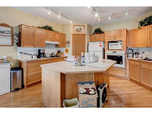 5 Rocky Ridge Gardens Nw, Calgary, AB - Indoor Photo Showing Kitchen With Double Sink