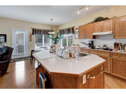 5 Rocky Ridge Gardens Nw, Calgary, AB - Indoor Photo Showing Kitchen