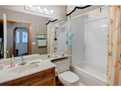 5 Rocky Ridge Gardens Nw, Calgary, AB - Indoor Photo Showing Bathroom