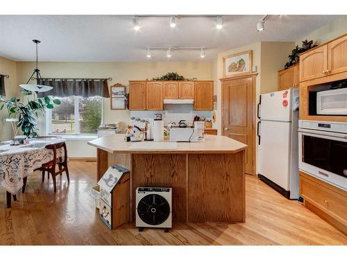 5 Rocky Ridge Gardens Nw, Calgary, AB - Indoor Photo Showing Kitchen