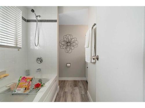 102-1516 11 Avenue Sw, Calgary, AB - Indoor Photo Showing Bathroom