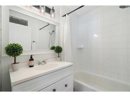 102-1516 11 Avenue Sw, Calgary, AB - Indoor Photo Showing Bathroom