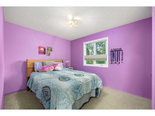 152 Chaparral Crescent Se, Calgary, AB - Indoor Photo Showing Bedroom