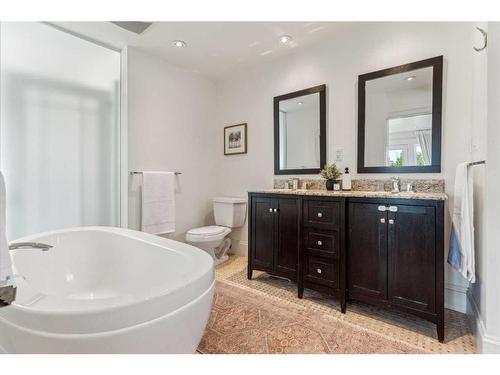 1610 Scotland Street Sw, Calgary, AB - Indoor Photo Showing Bathroom