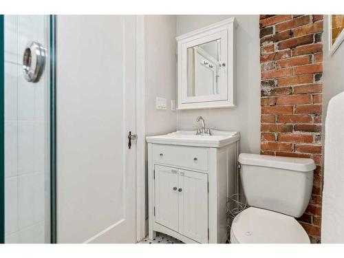 1610 Scotland Street Sw, Calgary, AB - Indoor Photo Showing Bathroom