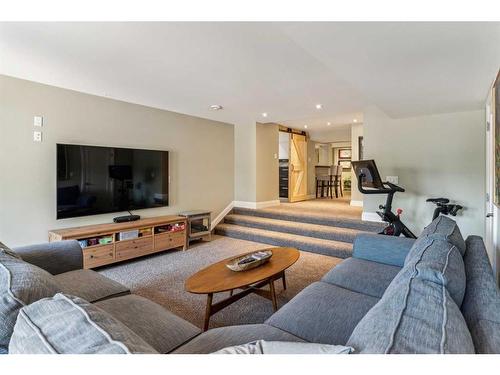 1610 Scotland Street Sw, Calgary, AB - Indoor Photo Showing Living Room