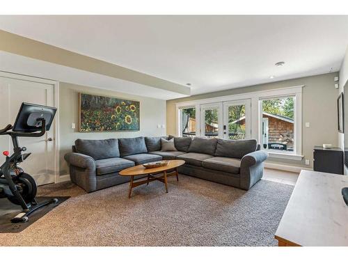 1610 Scotland Street Sw, Calgary, AB - Indoor Photo Showing Living Room