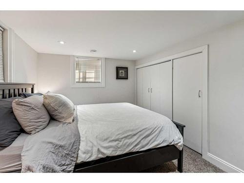 1610 Scotland Street Sw, Calgary, AB - Indoor Photo Showing Bedroom