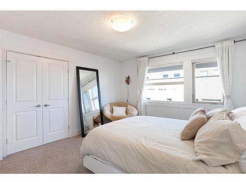 1716 35 Avenue Sw, Calgary, AB - Indoor Photo Showing Bedroom