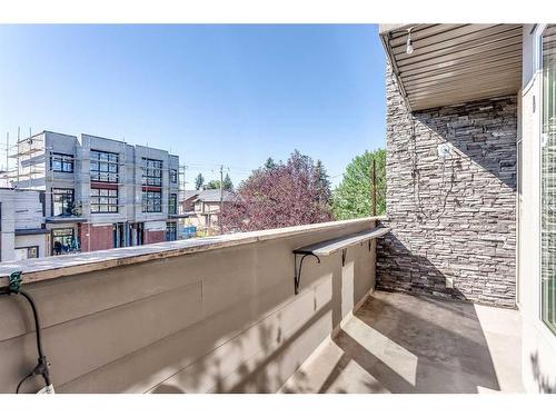 1716 35 Avenue Sw, Calgary, AB - Outdoor