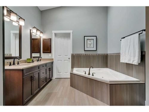 358 Mountain Park Drive Se, Calgary, AB - Indoor Photo Showing Bathroom