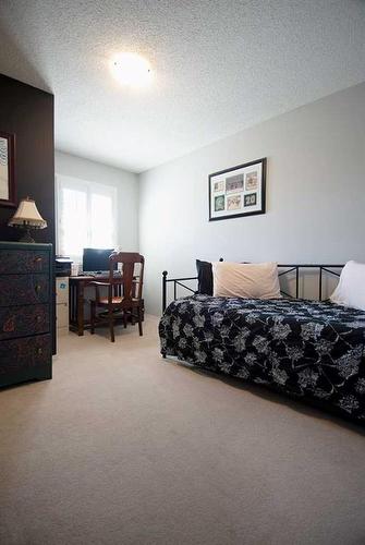 52 Everglen Way Sw, Calgary, AB - Indoor Photo Showing Bedroom