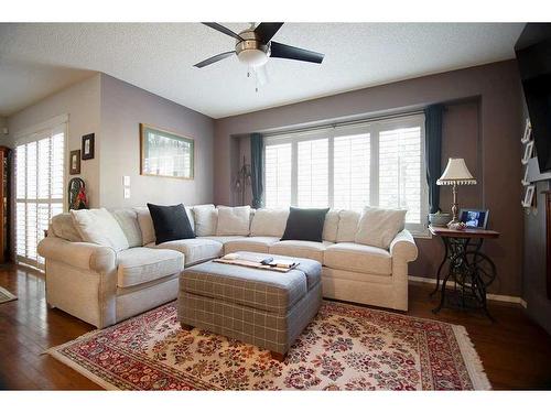 52 Everglen Way Sw, Calgary, AB - Indoor Photo Showing Living Room