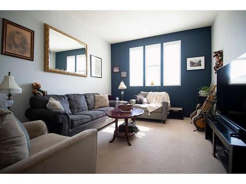 52 Everglen Way Sw, Calgary, AB - Indoor Photo Showing Living Room